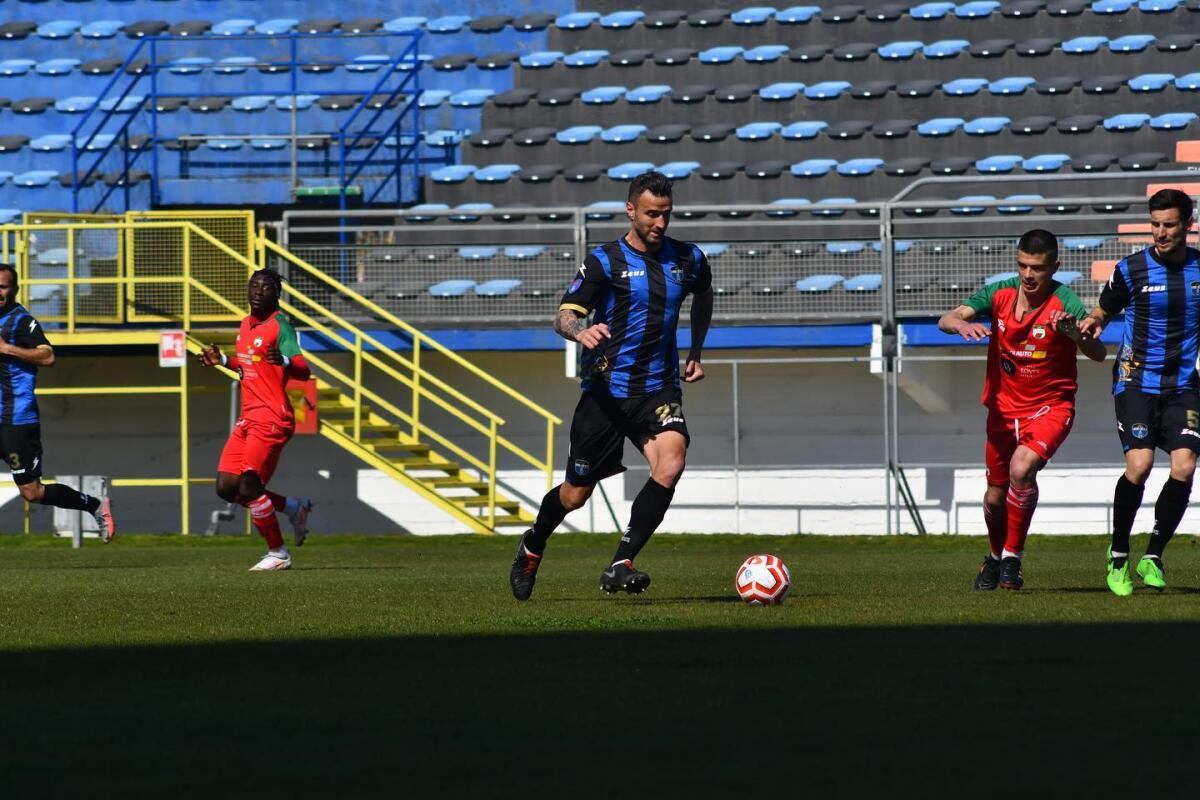 Calcio - Serie D - Il Latina di nuovo senza allenatore, si è dimesso Ciullo - 