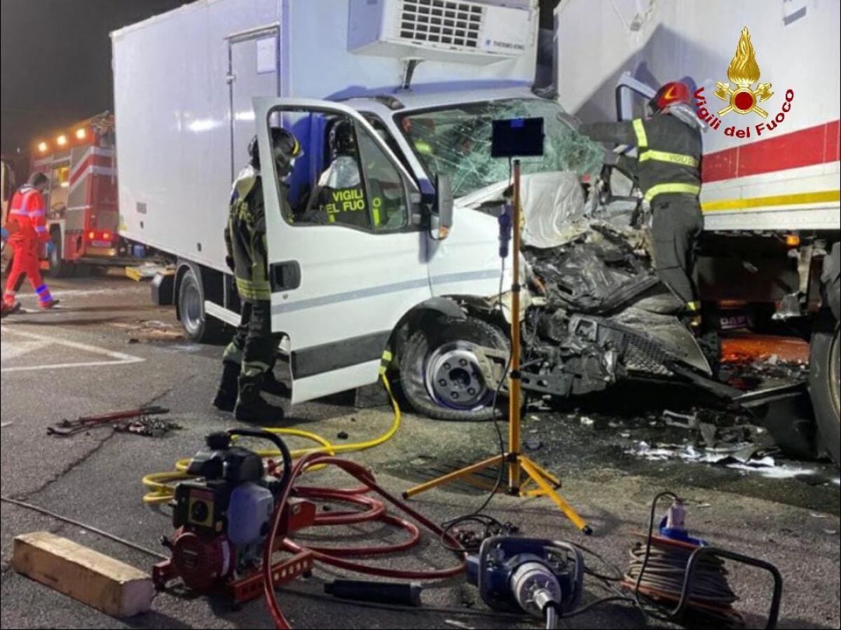 Un incidente tra mezzi pesanti, avvenuto in nottata, blocca per ore la Nettunense tra Aprilia e Campoleone. - 