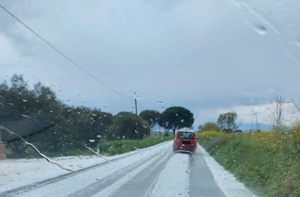 Forte grandinata si abbatte sulla periferia di Terracina - 