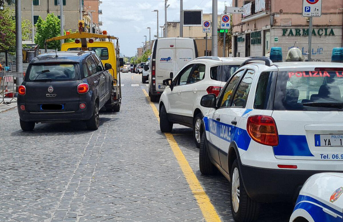 Cisterna, auto rubata e immatricolata.  Sequestro e denuncia per riciclaggio - 