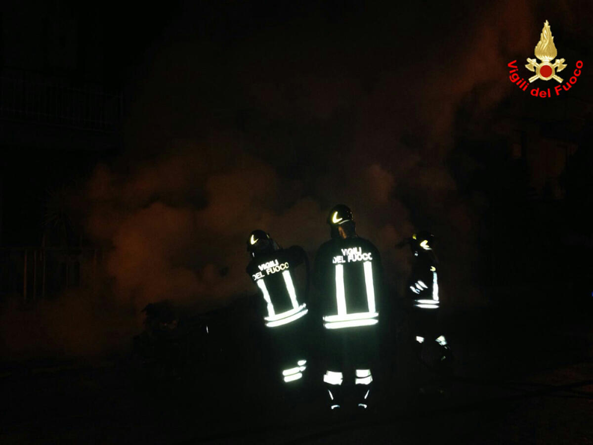 Un'altra auto in fiamme a Fondi, cresce la paura - 