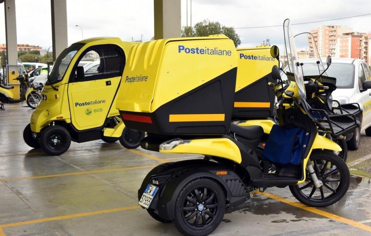 Nuovi quadricicli “green” alle Poste di Latina per la consegna della corrispondenza e dei pacchi. - 
