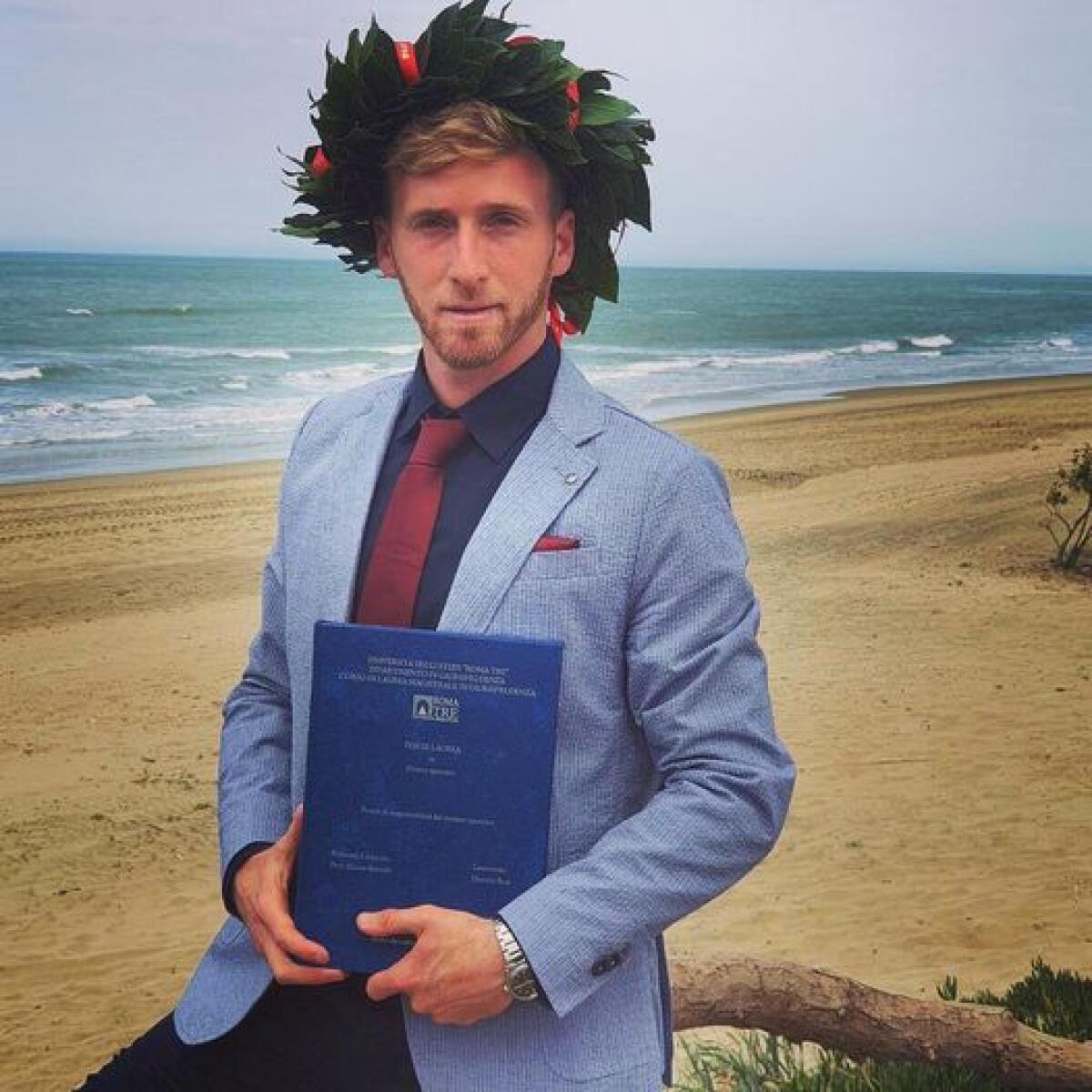 Aprilia Calcio, l'attaccante Daniele Bosi si laurea in Giurisprudenza - 