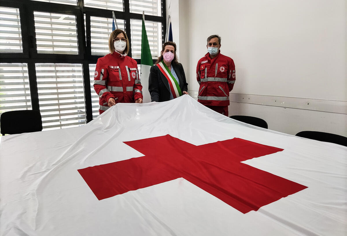 La bandiera della Croce Rossa sventolerà su Palazzo Caetani di Cisterna per una settimana - 