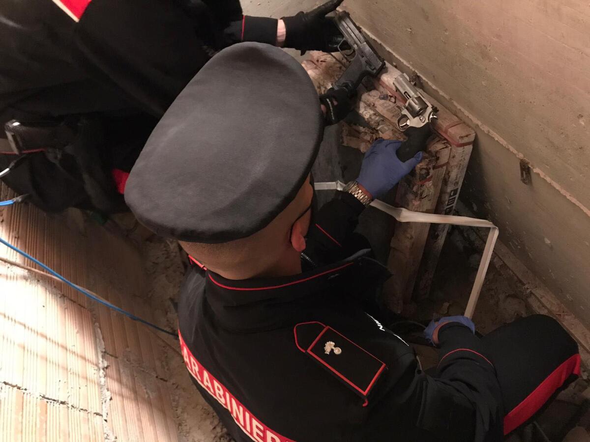 Controlli su armi e munizioni, i carabinieri di Anzio arrestano due persone - 
