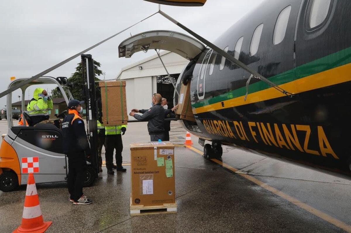 Parte da Pratica di Mare, con un volo della Finanza, un nuovo carico di aiuti per l’emergenza Covid in India. - 