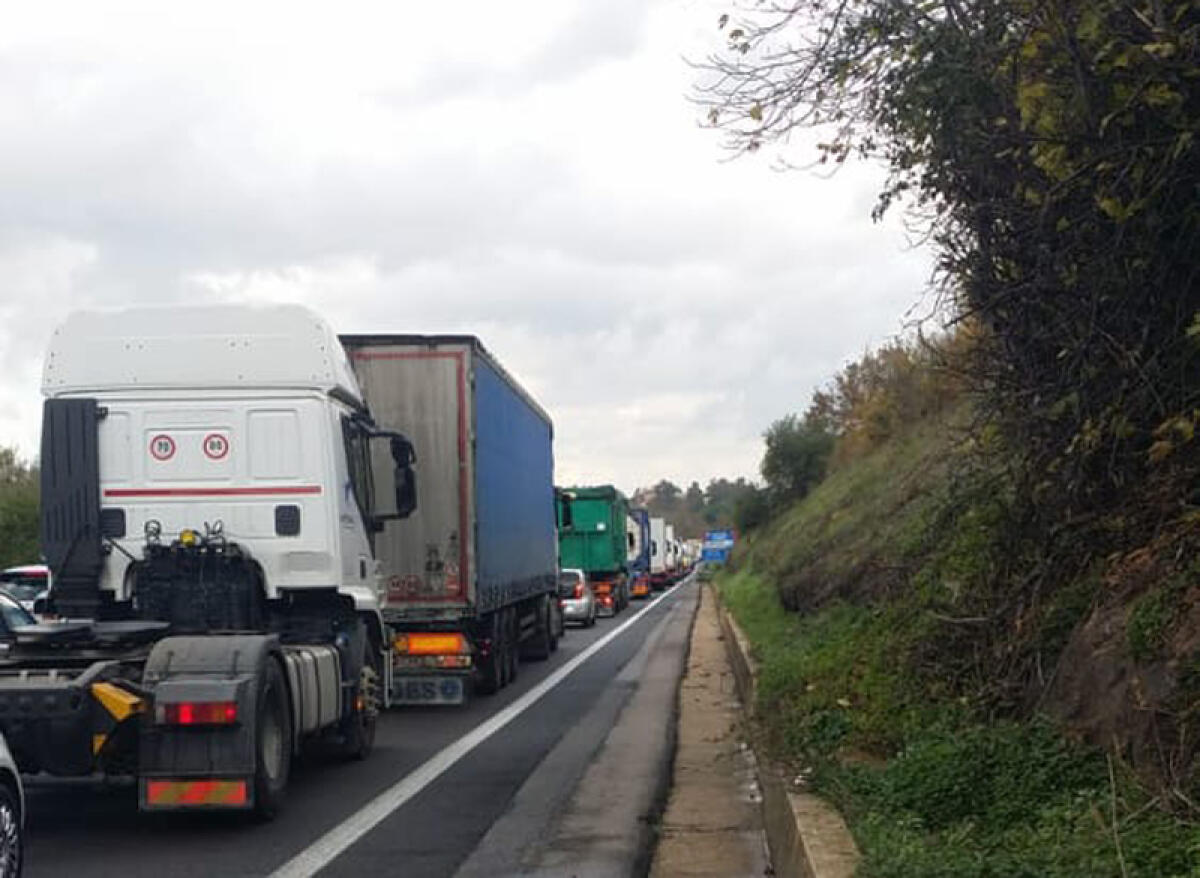 Tamponamento a catena sulla Pontina a Borgo Montello, coinvolti 6 veicoli - 