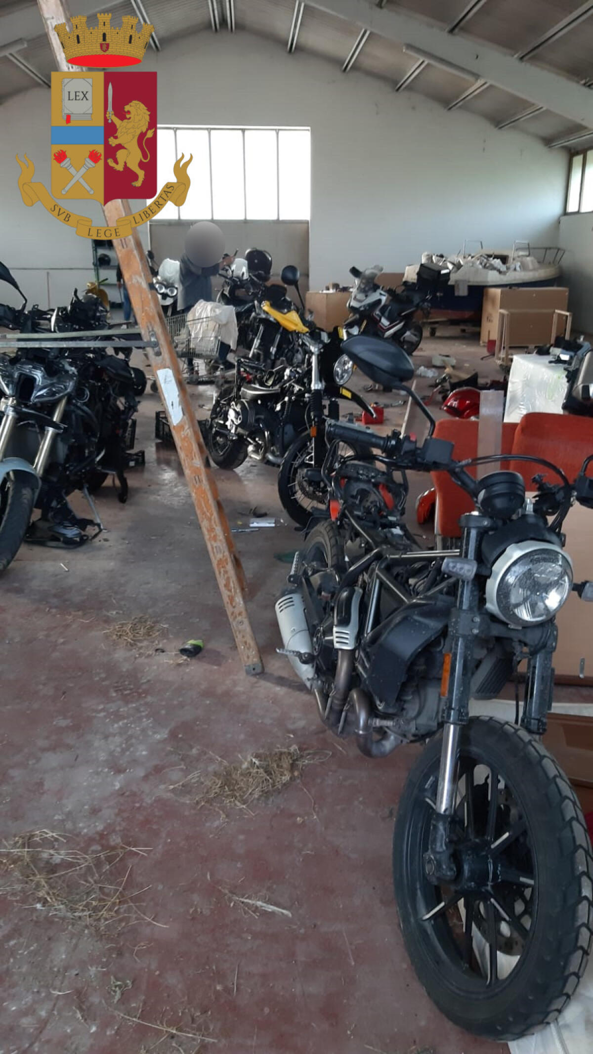 Capannone con le moto rubate scoperto dalla Polizia Stradale di Aprilia - 