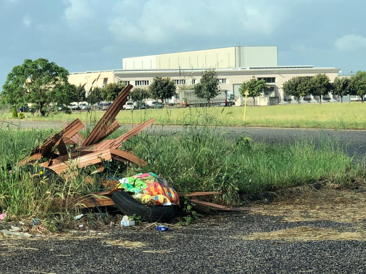 Sversamento di rifiuti nell’area industriale di Mazzocchio, a Pontinia i cittadini accusano il Comune: “bonifica mai avvenuta”. - 