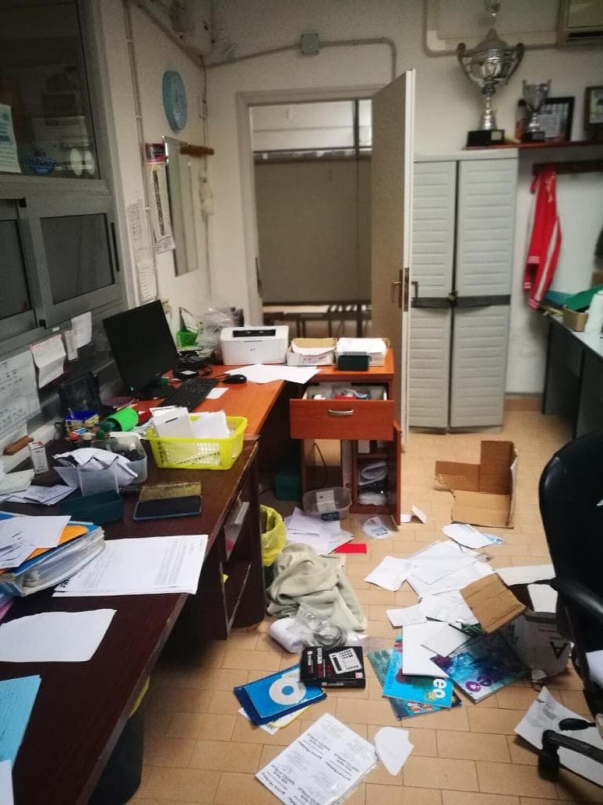 Ennesima incursione notturna alla piscina Rari Nantes di Aprilia. Genitori avviliti: “ci auto-finanziamo, basta con questo accanimento”. - 