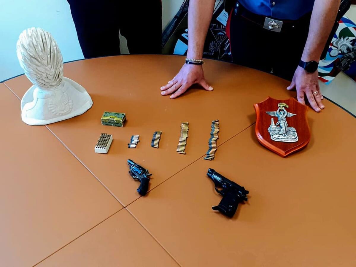 I Carabinieri della Compagnia di Anzio trovano armi clandestine in casa di un insospettabile imprenditore di Nettuno. 41enne in manette. - 