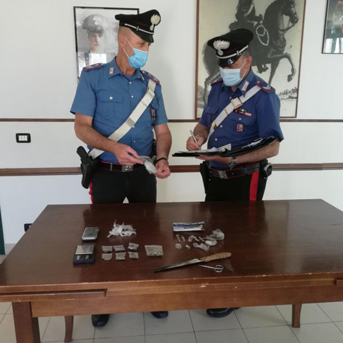 Festino a base di birra ed hashish a Terracina: i Carabinieri mettono in manette un 20enne e segnalano 4 persone. - 