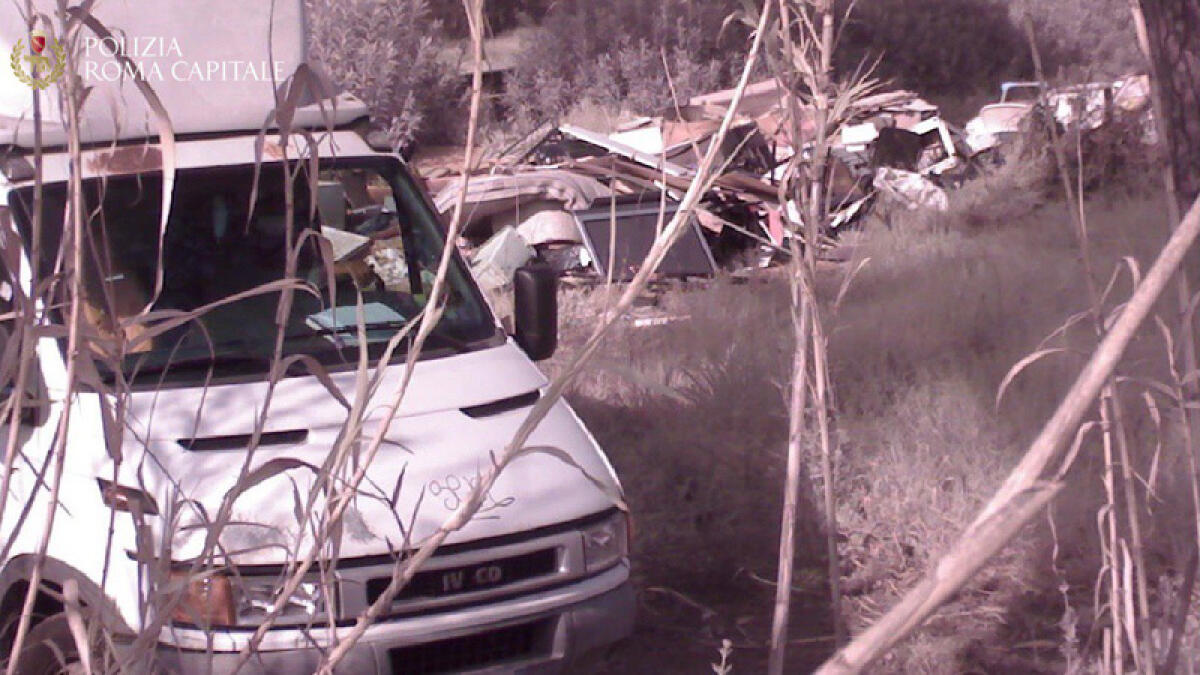 Abbandona rifiuti ingombranti lungo via Cristoforo Colombo: rintracciato dalla Polizia Locale e sanzionato per oltre 15mila euro Foto - 