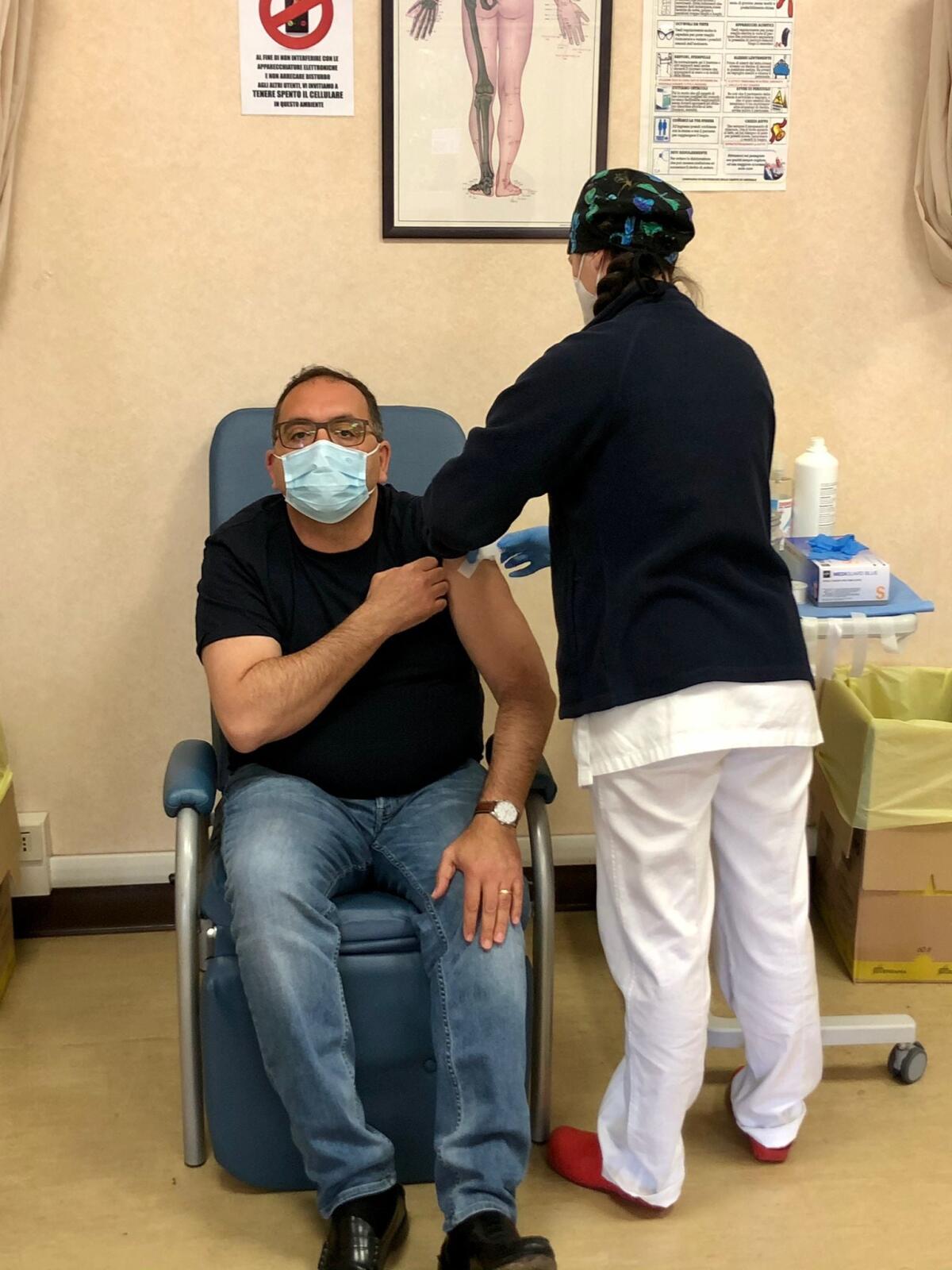 Il sindaco di Aprilia si è vaccinato contro il covid: "Ricevuta la prima dose Pfizer" - 