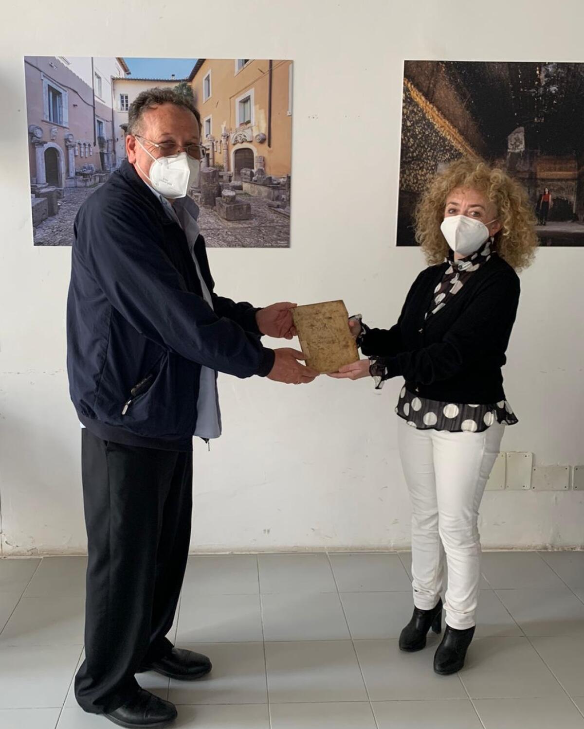 Il prezioso libro dei Battesimi di Santa Maria della Pietà torna a Cori dopo centinaia di anni, era in Umbria - 