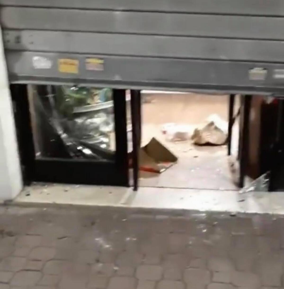 Aprilia - Vandali danneggiano la vetrina di "Istanbul Kebab", si cercano i responsabili FOTO - 