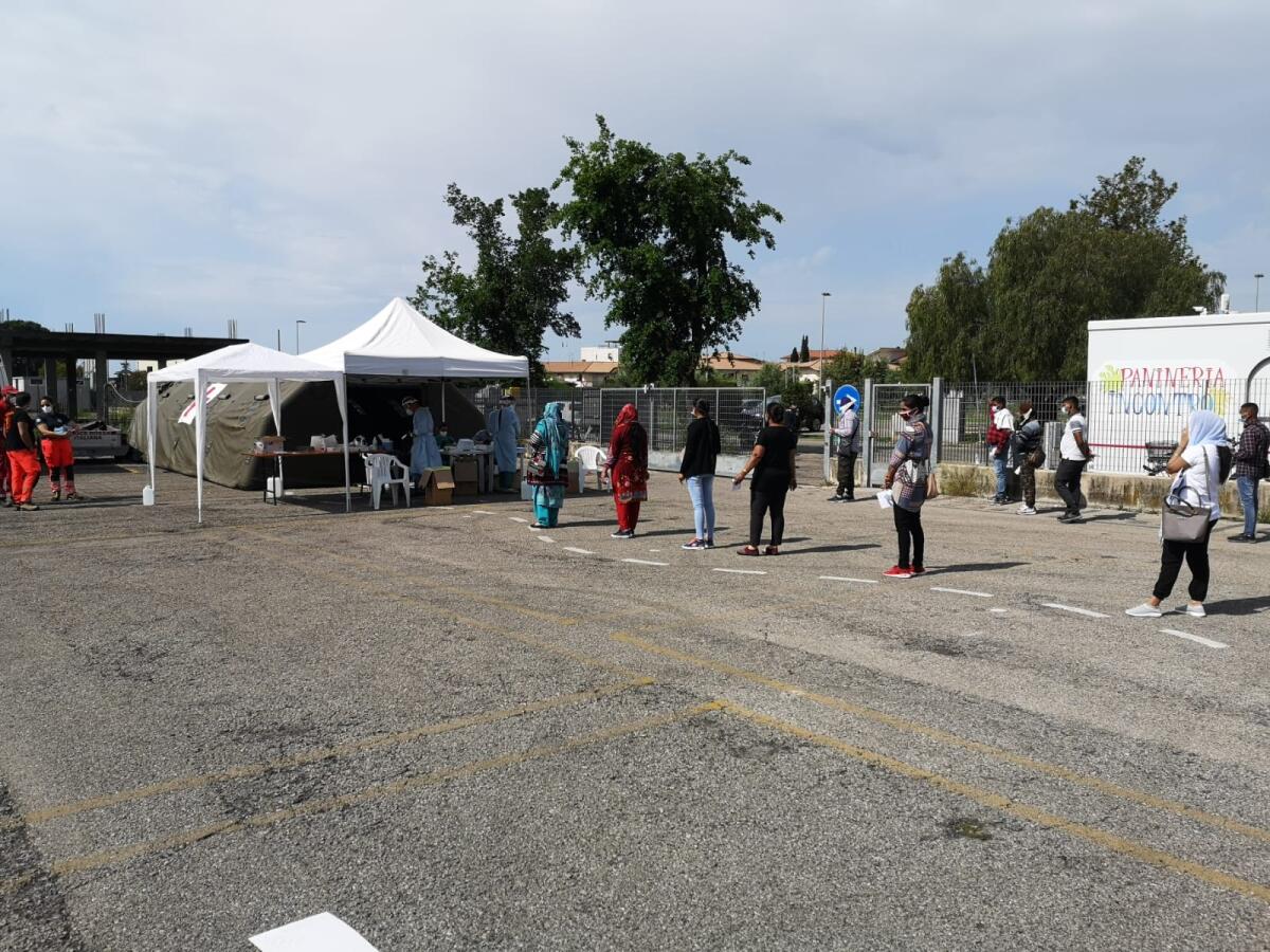 A Fondi uno screening dedicato alle comunità straniere: 16 positivi al Covid su 501 tamponi. - 