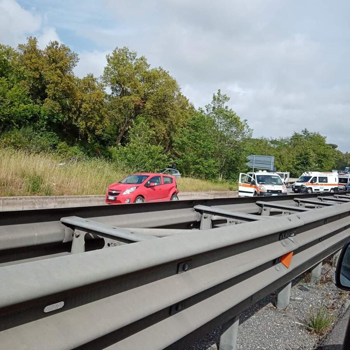 Aprilia - Pontina, incidente e lunghe code - 