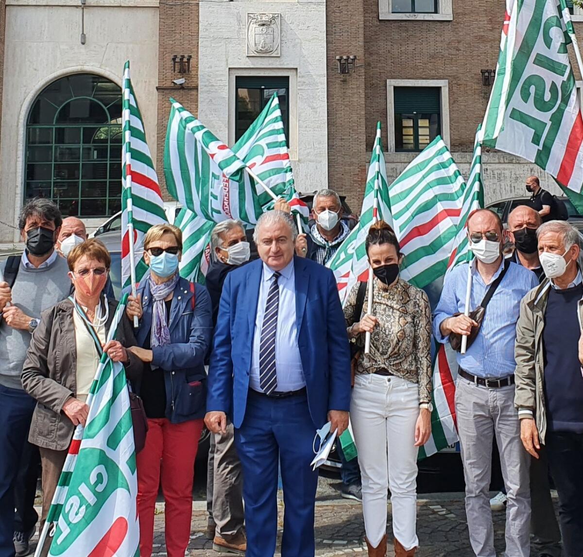 Cgil, Cisl e Uil consegnano al Prefetto di Latina il documento unitario sul tema della salute e sicurezza sul lavoro. - 