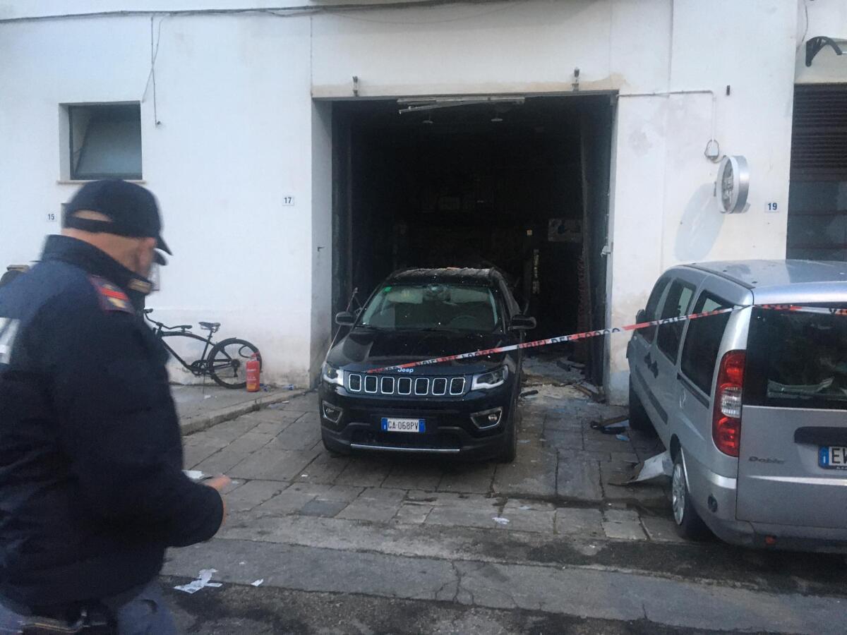 Forte esplosione in un’officina di Terracina: due operai feriti, uno è in gravi condizioni. Il VIDEO - 