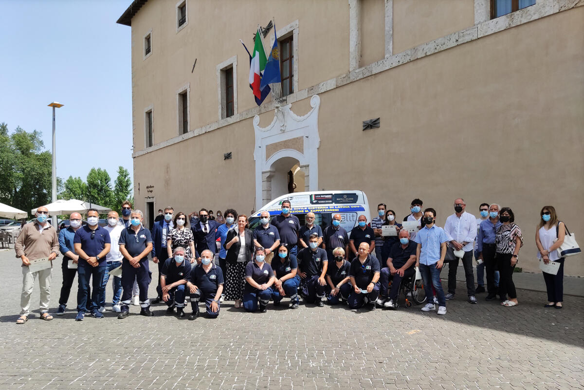 Trasporto solidale a Cisterna con i “Progetti del Cuore”: donato un Doblò per il trasporto dei disabili. - 