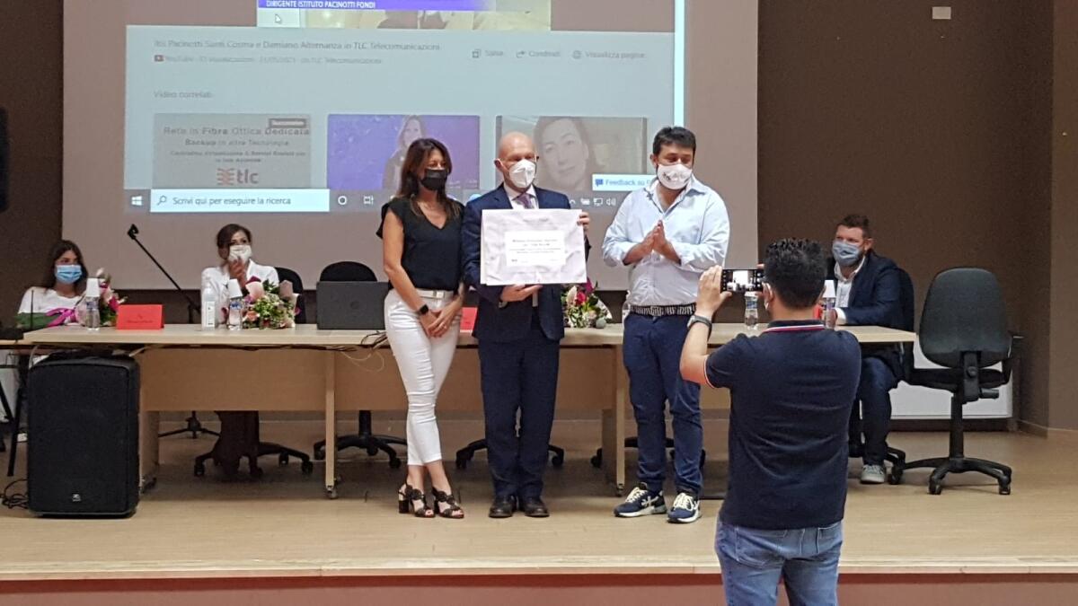 Il Rosselli di Aprilia vincitore di un bando per apparecchiature elettroniche del valore di 25 mila euro - 