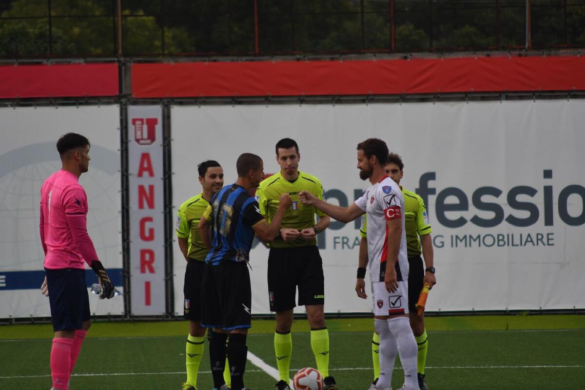 Calcio di serie D: il Latina si arrende alla Nocerina 4-0, ma resta ben salda al secondo posto. - 