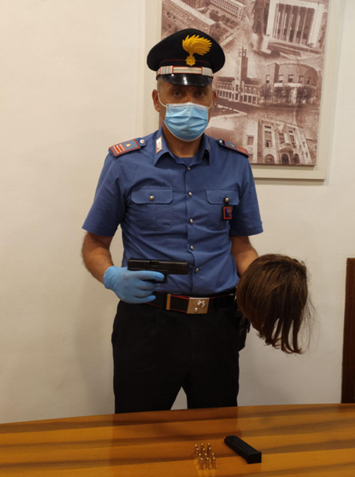 LATINA - Fugge all’alt dei Carabinieri e finisce fuori strada: addosso aveva una pistola ed un caricatore. - 