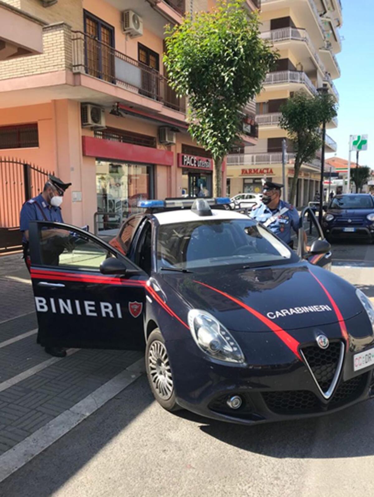 Aprilia, tenta di scippare un anziano fingendosi badante: 31enne denunciata - 