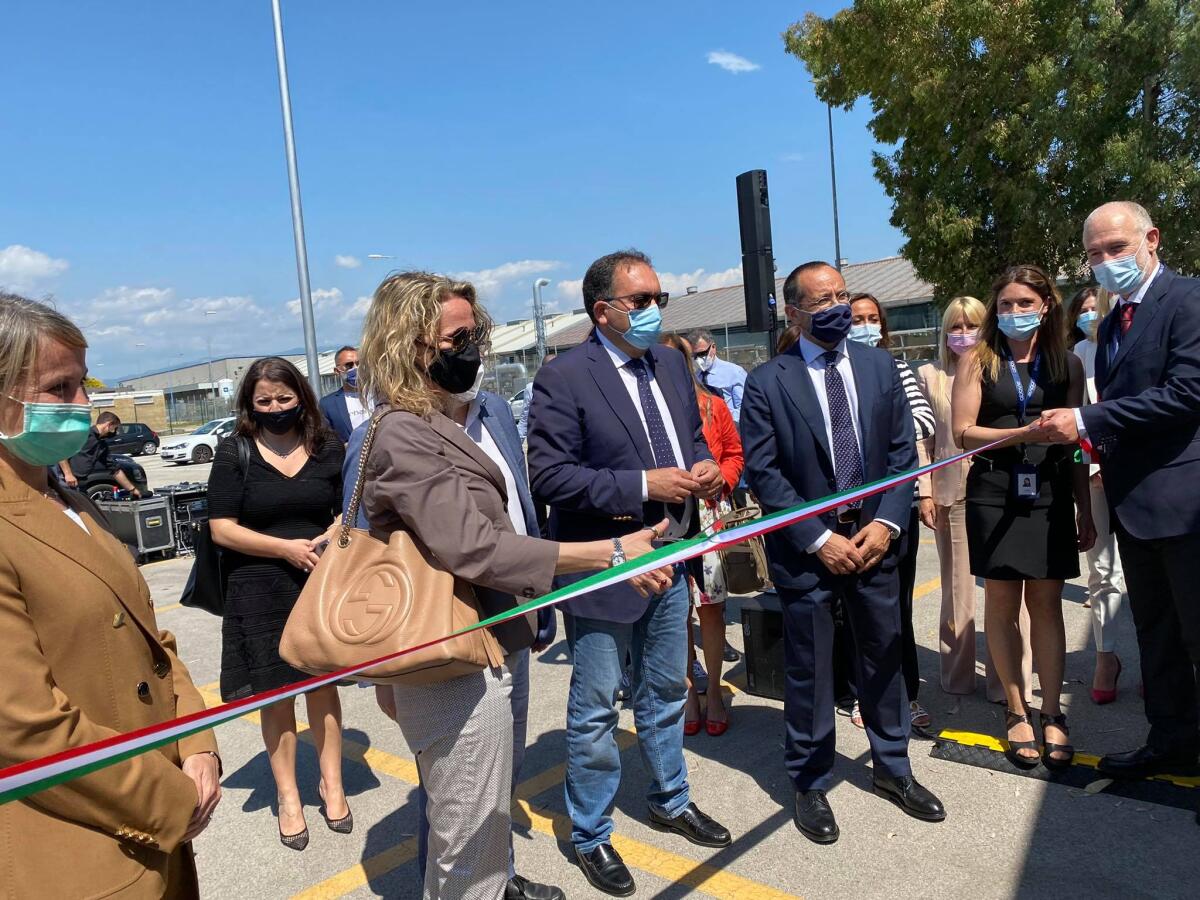 Inaugurato l'hub vaccinale all'Abbvie di Aprilia, D'Amato: "Proficua collaborazione tra pubblico e privato" FOTO - 