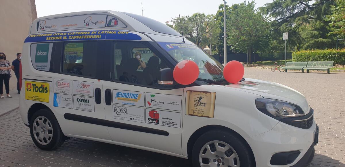 Cisterna, consegnato alla Protezione Civile un Fiat Doblò per il trasporto di persone con disabilità - 