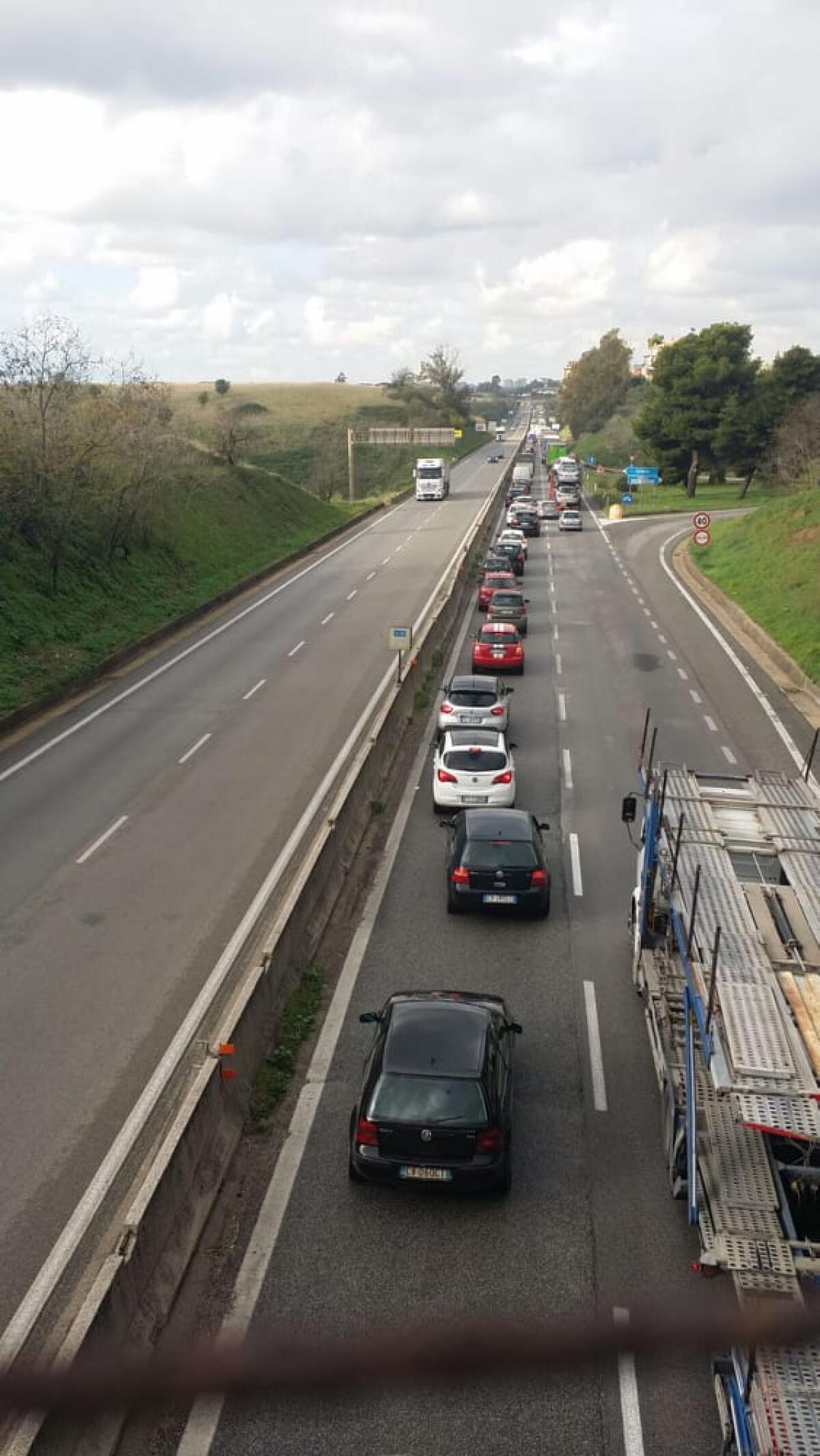 Code per un altro incidente sulla Pontina, tra  Spinaceto e Monte D’Oro. Mezzi rimossi. - 