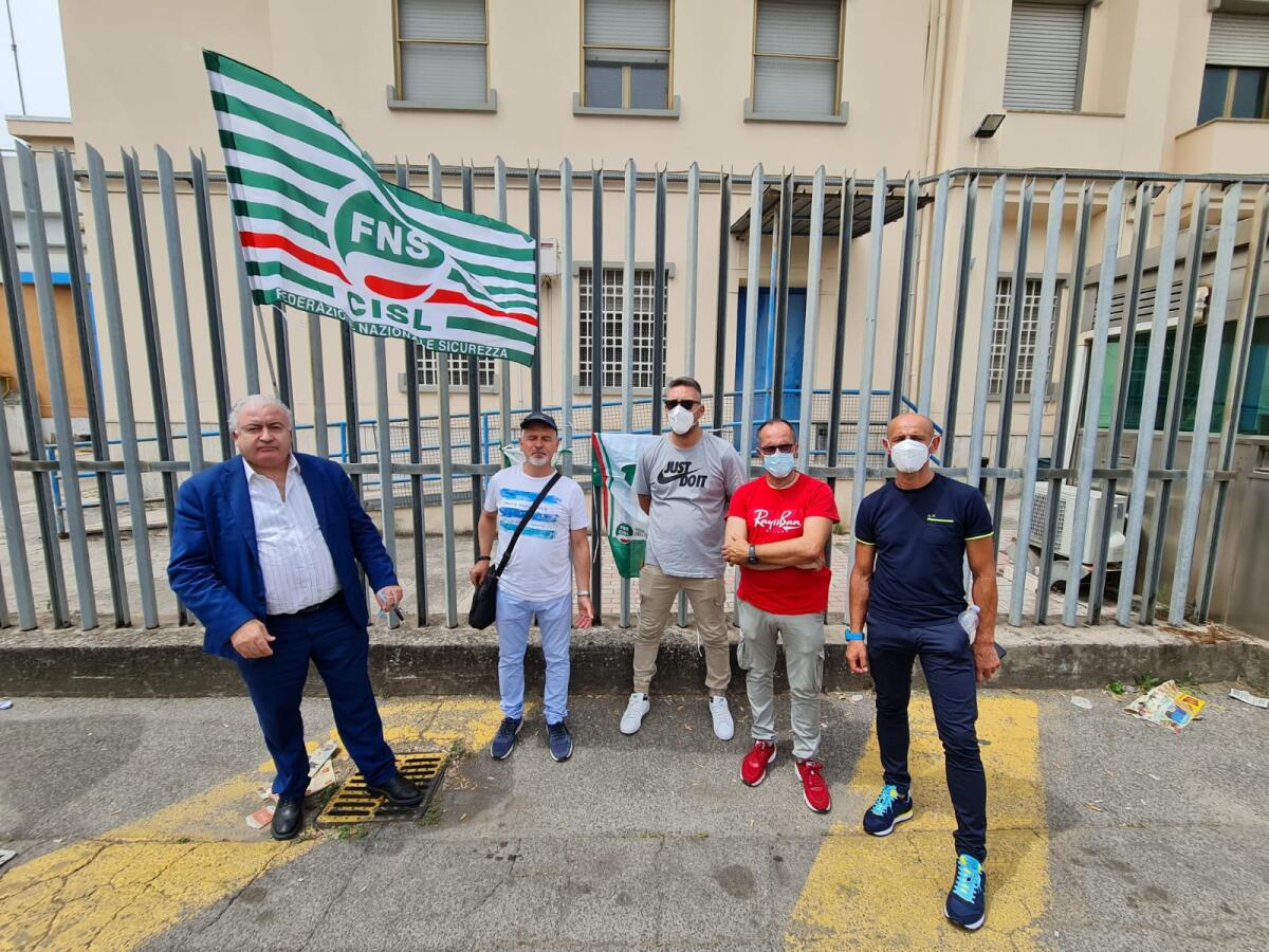 Penitenziaria - Sit-in di protesta della Fns Cisl Latina presso il carcere per il rinnovo contrattuale, le carenze di organico e le implementazioni Rems - 