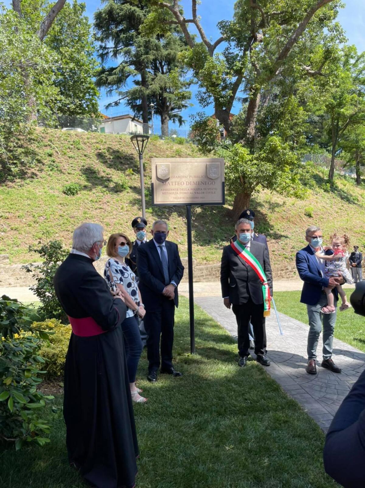 Velletri, intitolato il parco di viale Marconi all'egente di Polizia Matteo Demenego. Il sindaco: "Così più vicini alla famiglia" - 