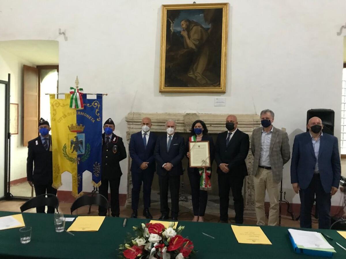 Sermoneta diventa Città, cerimonia col Prefetto. Presentato il nuovo gonfalone. - 