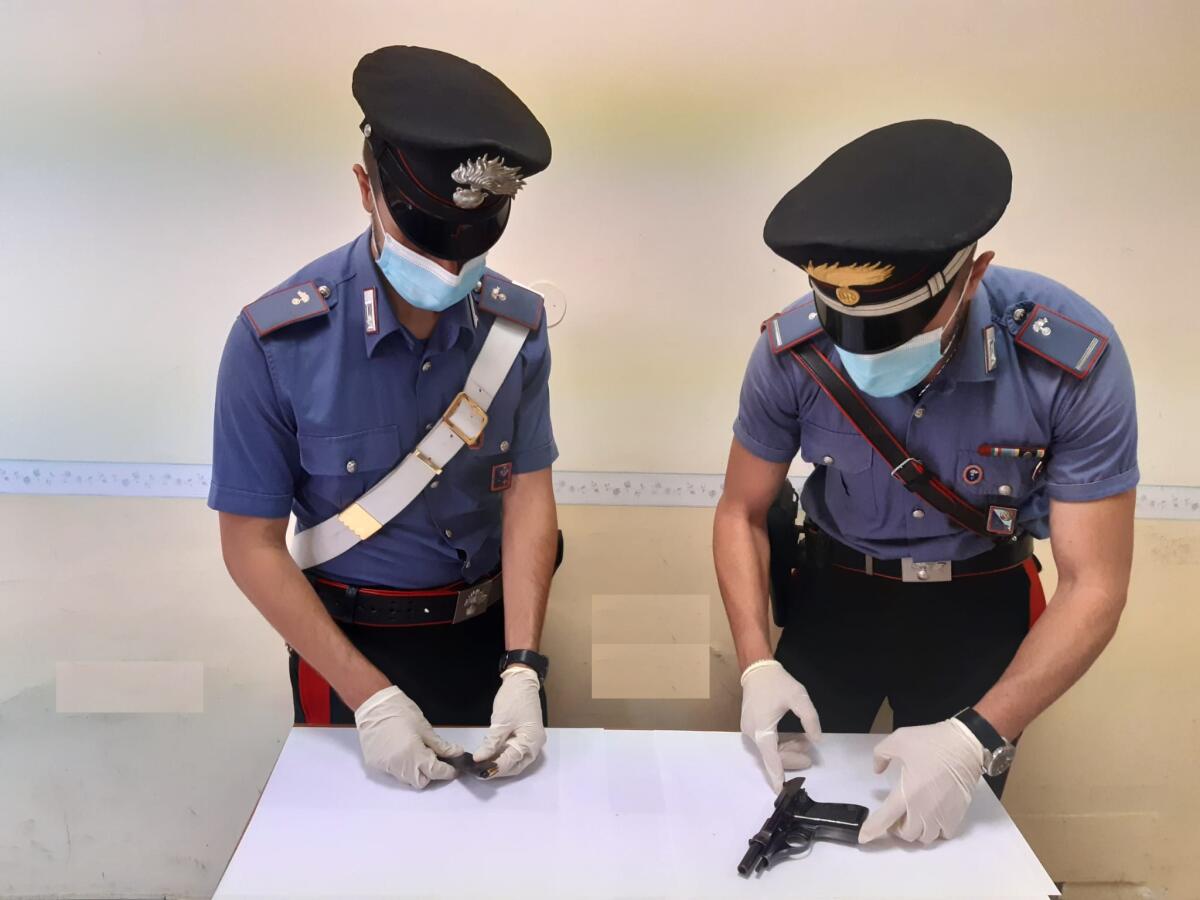 Colpi di pistola in via Lorizzo, a Spinaceto. I Carabinieri di Pomezia arrestano un 61enne per detenzione di arma clandestina. - 