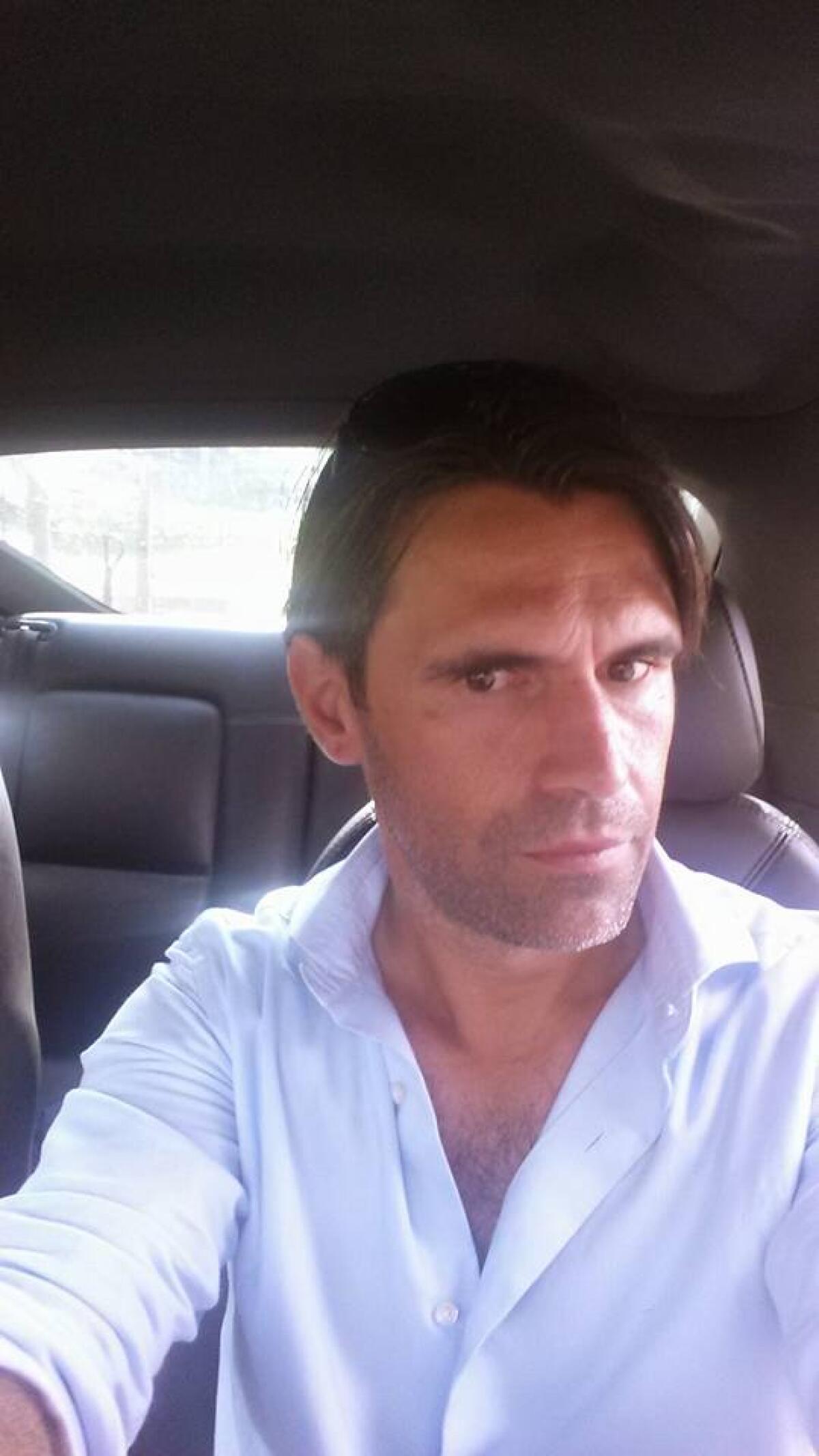 Pomezia, sprofonda il tetto di un capannone: muore imprenditore di 49 anni - 