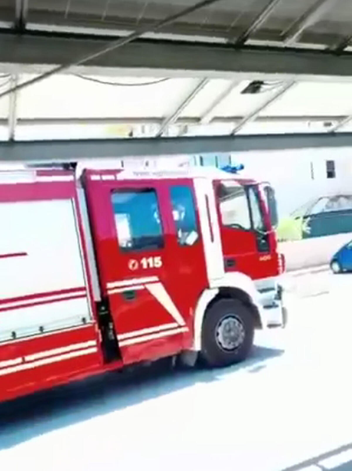 Incendio di sterpaglie in via Vanzina ad Aprilia Foto - 