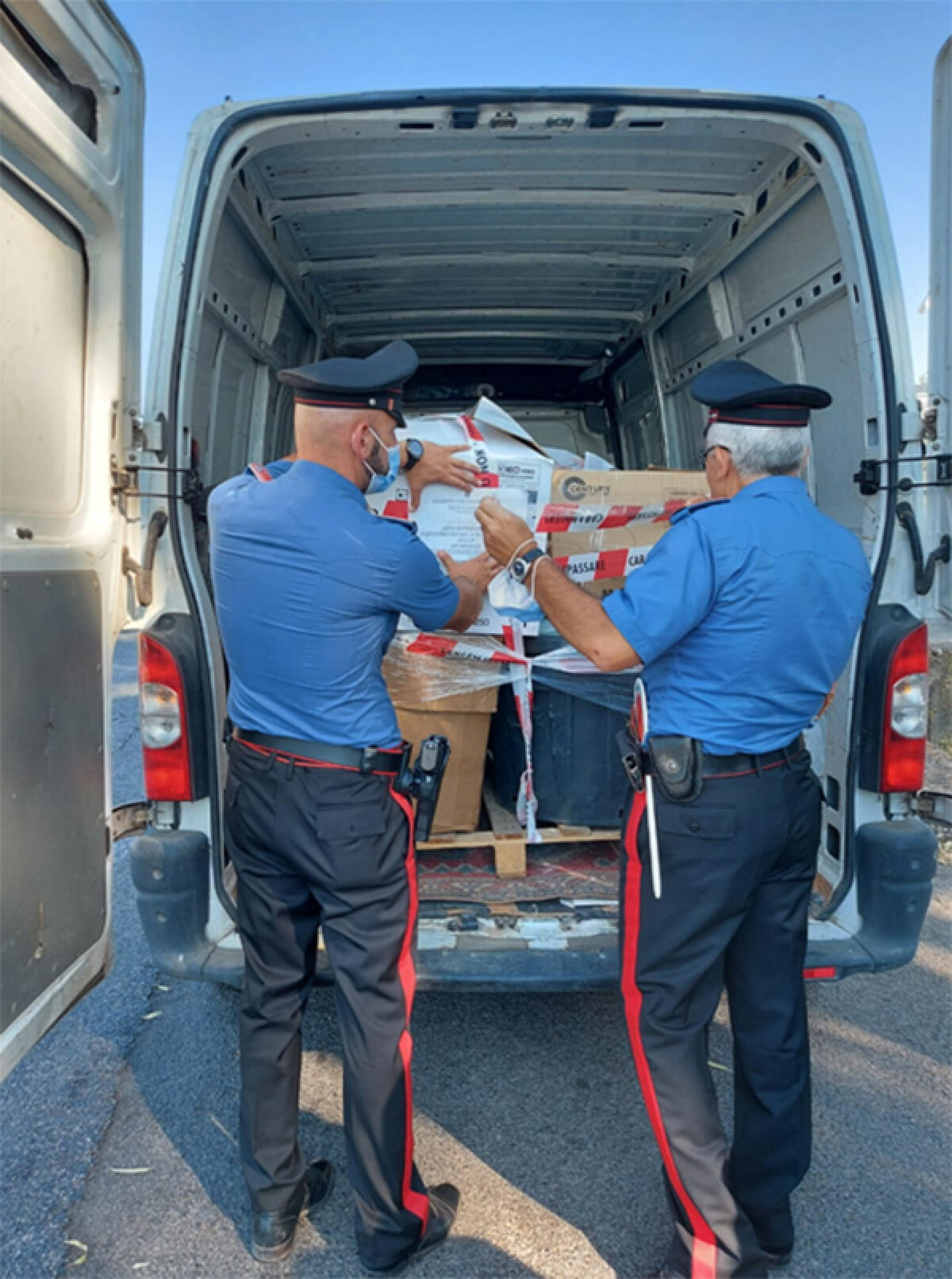 Trasportava sul furgone materiali speciali senza autorizzazione: i Carabinieri di Latina denunciano un 53enne. - 