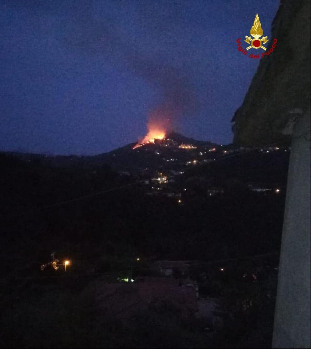 Nottata di incendi in provincia di Latina: bruciano i Monti Lepini; fiamme anche nel sud pontino. - 