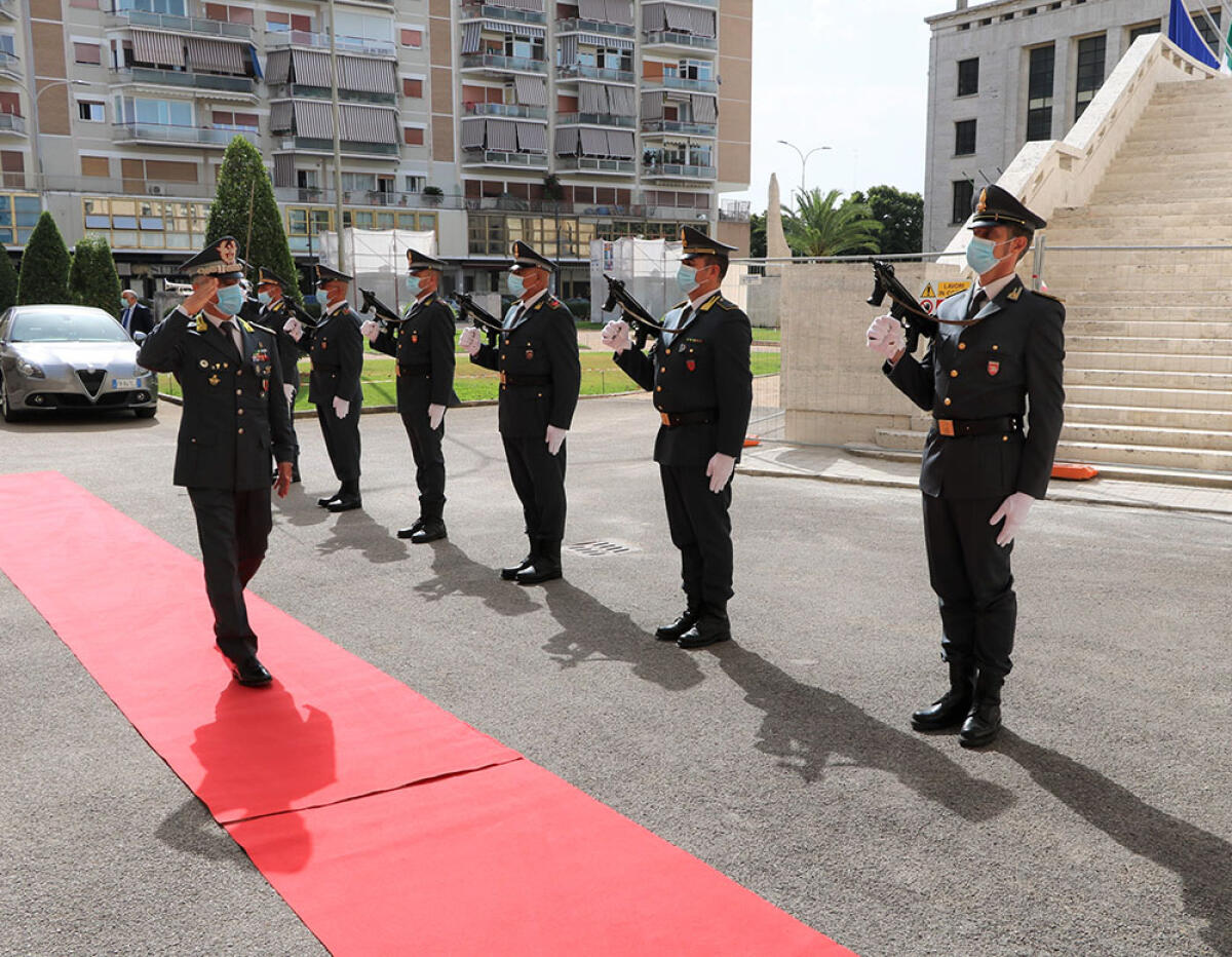 Il generale di divisione Virgilio Pomponi, comandante regionale Lazio della Guardia di Finanza, in visita al comando provinciale di Latina. - 