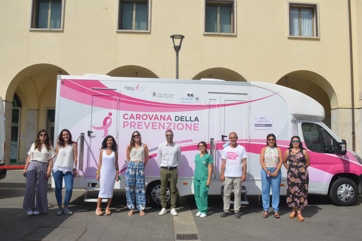 La Carovana della Prevenzione a Pomezia. 70 screening mammografici in piazza Indipendenza. - 