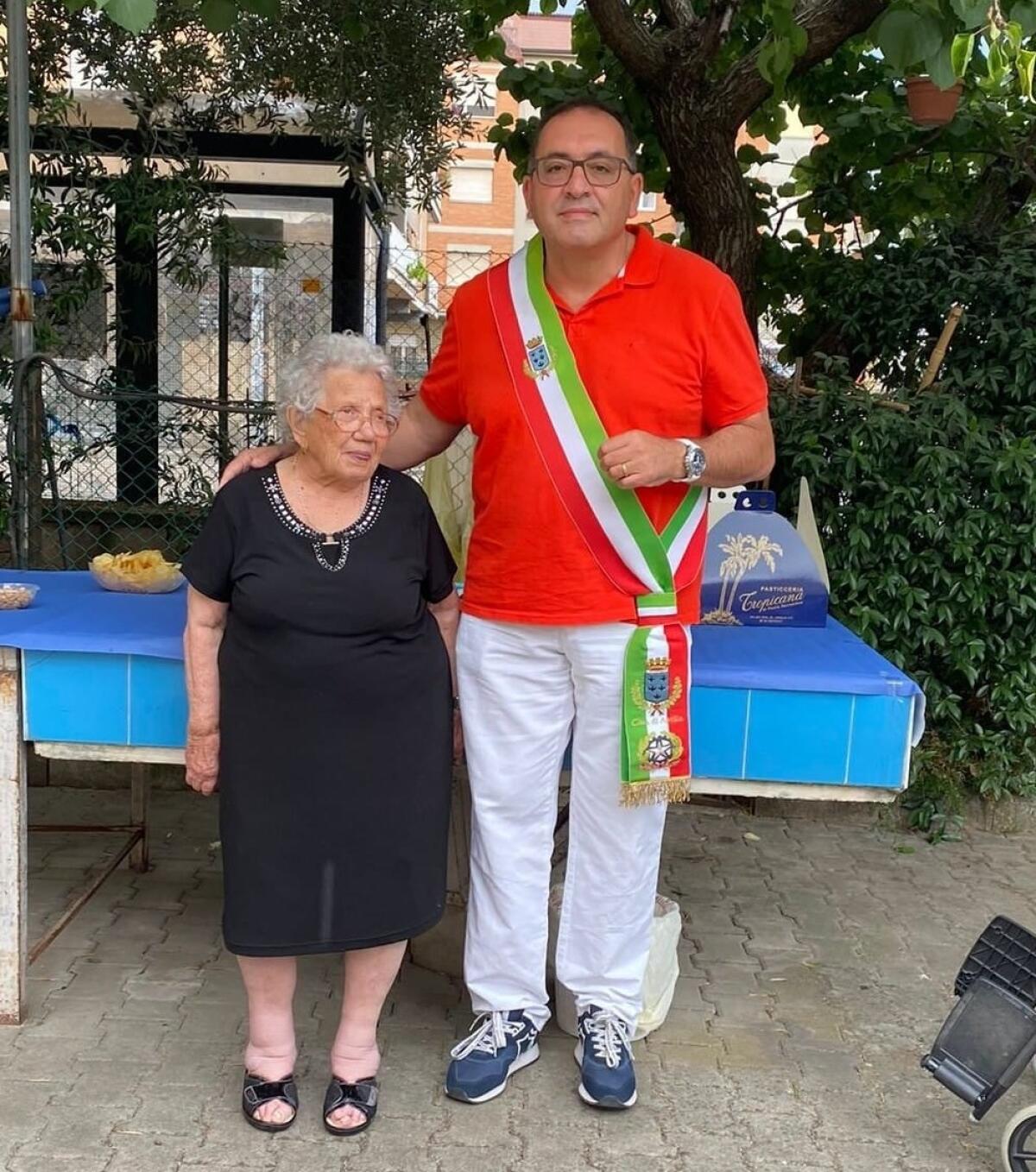 Il sindaco di Aprilia fa visita alla centenaria Carmela Cappelletto - 