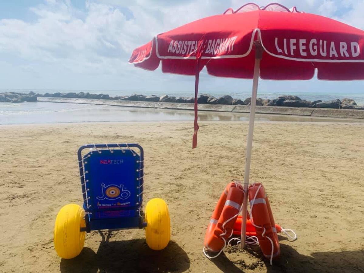 Ad Anzio apre la Riviera Mallozzi, la spiaggia gestita dalla Asl Roma 6 che accoglie persone con disabilità - 