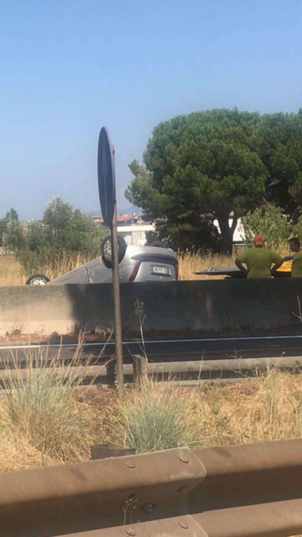 Terminati i rilievi dell'incidente sulla carreggiata Nord della Pontina, all’altezza di Aprilia. Subito dopo un tamponamento sulla carreggiata Sud. - 
