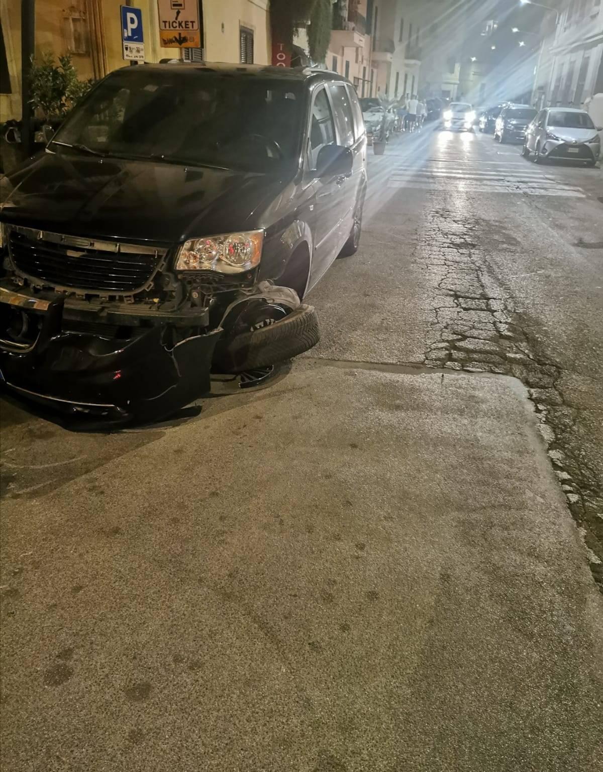 Anzio, incidente nella notte: danneggiati alcuni negozi - 