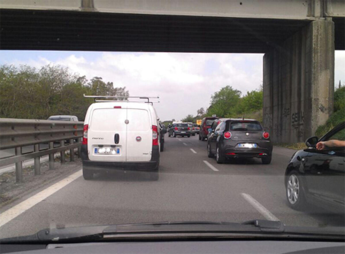 Traffico regolare sulla Pontina, dopo l’incidente all’alba all’altezza di Casalazzara. Lavori sull'Ardeatina. - 