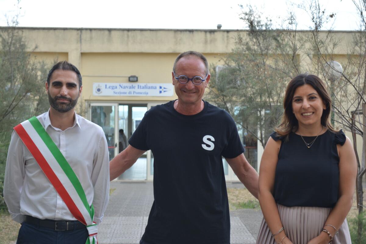 Giro d'Italia a nuoto 2021, per i diritti delle persone con disabilità. Salvatore Cimmino fa tappa a Torvaianica - 