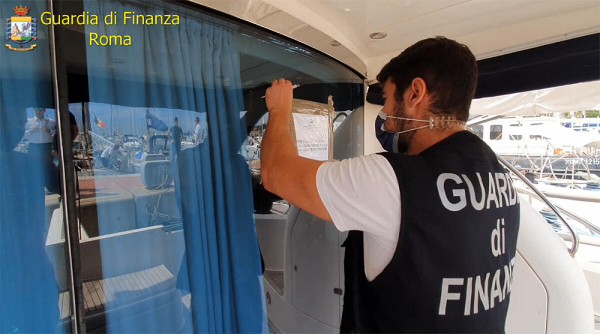 La Guardia di Finanza del Comando Provinciale di Roma sequestra beni per 3,5 milioni di euro per bancarotta fraudolenta. - 