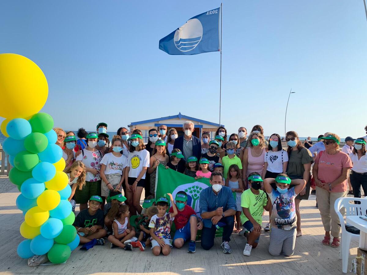 Consegnate le bandiere verdi alle Eco-Schools di Latina. Cerimonia a Capoportiere anche per la consegna della Bandiera Blu. - 